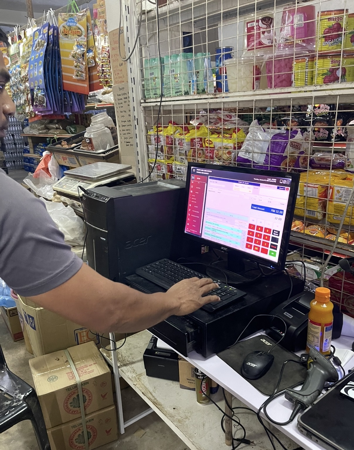 Set POS dipasang di kaunter kedai runcit